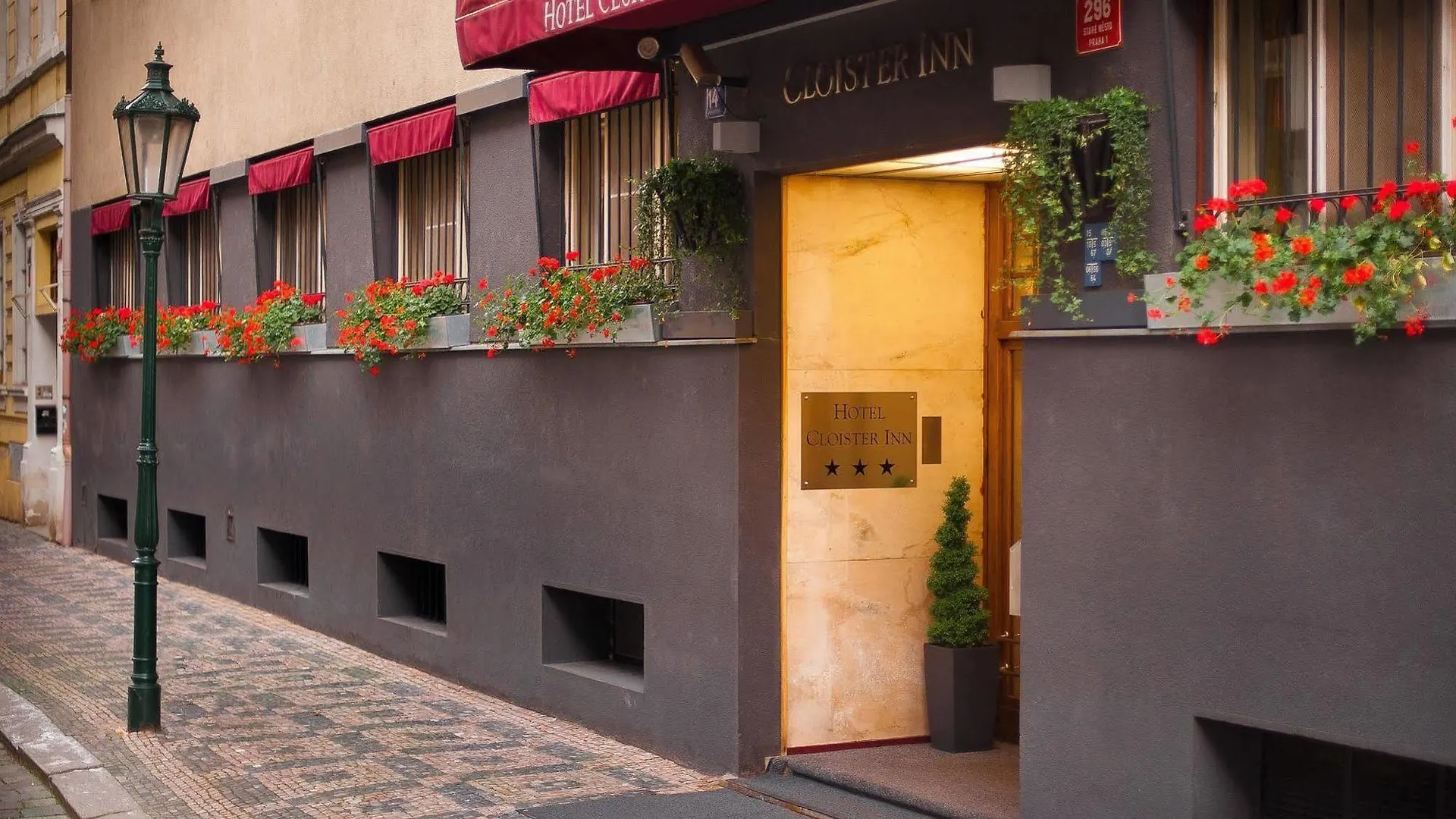 Cloister Inn Hotel Prague 3*,
