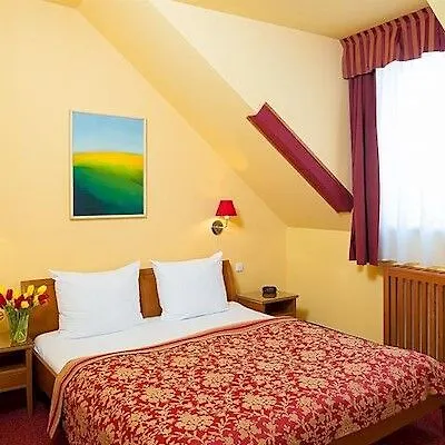 Cloister Inn Hotel Prague 3*,