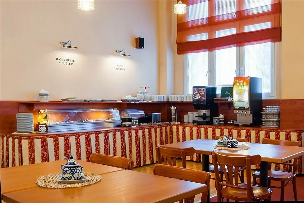 Cloister Inn Hotel Prague 3*,